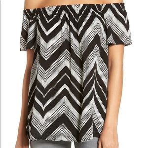CUTE + LIGHTWEIGHT OFF THE SHOULDER B+W BLOUSE